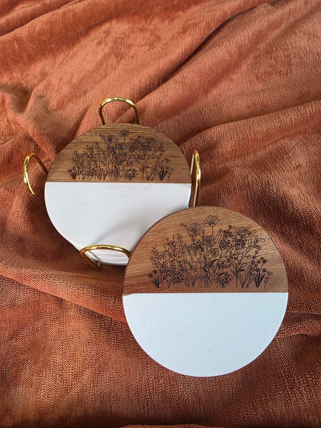 Round Wood & Marble Coasters – Engraved Wild Flowers